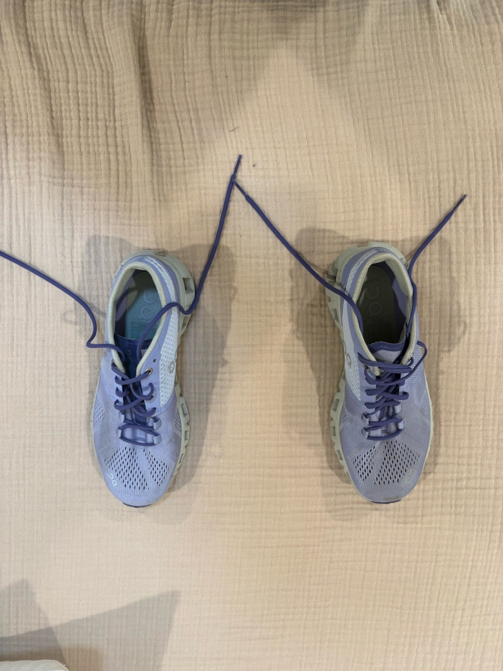 ON Cloud 5 Running Shoes Women's Size 7.5 Purple/maroon